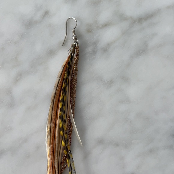 Feather earring - Picture 2 of 3